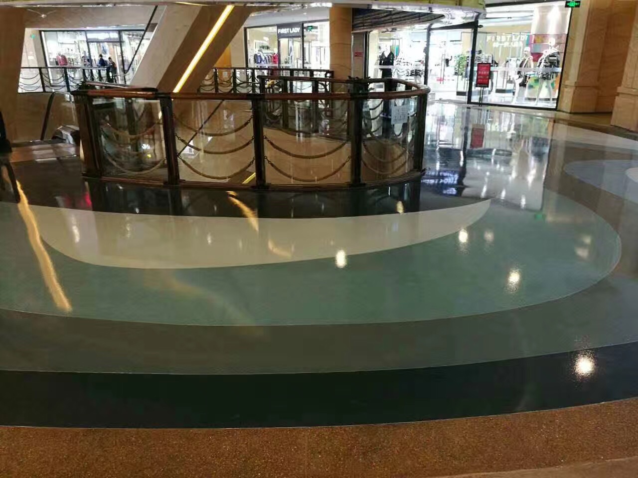 商铺地面翻新，选聚脲地坪还是环氧地坪？一表看懂